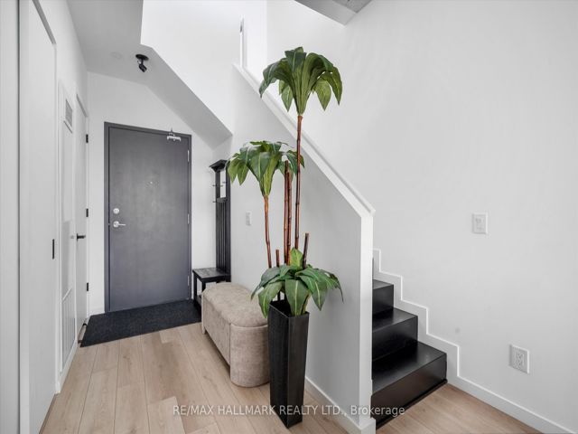 PH807 - 7 Smith Cres