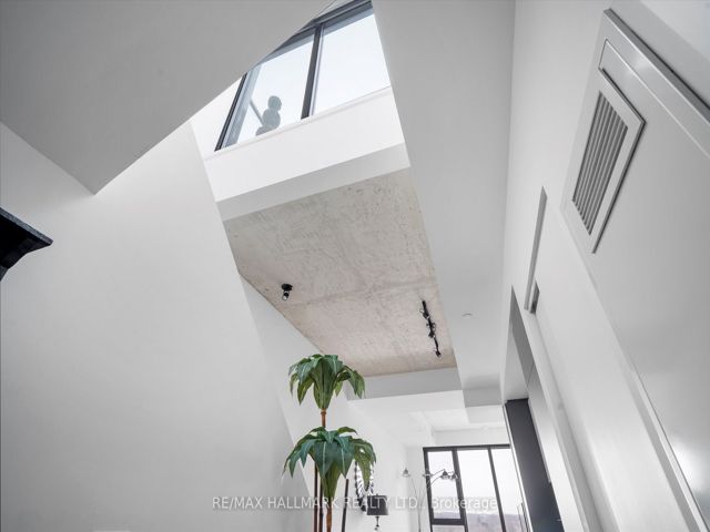 PH807 - 7 Smith Cres
