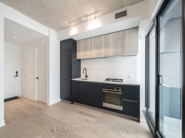 407 - 2625 Dundas St W