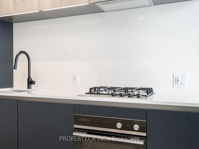 407 - 2625 Dundas St W