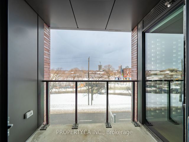 407 - 2625 Dundas St W