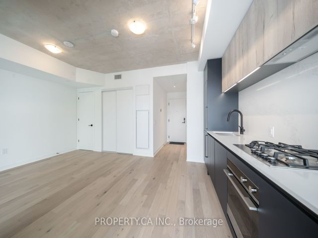 407 - 2625 Dundas St W