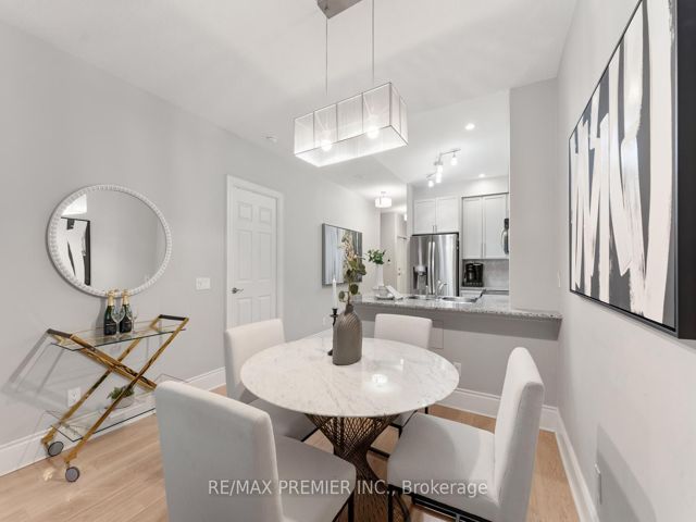 129 - 5233 Dundas St