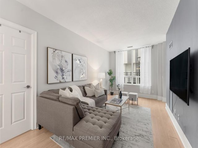129 - 5233 Dundas St