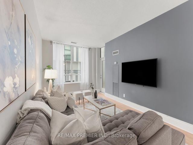 129 - 5233 Dundas St