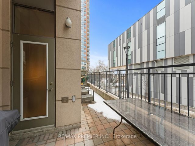 129 - 5233 Dundas St