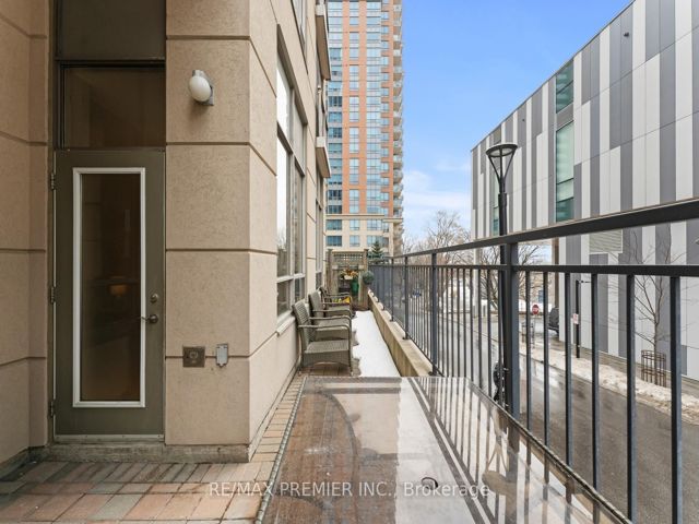 129 - 5233 Dundas St