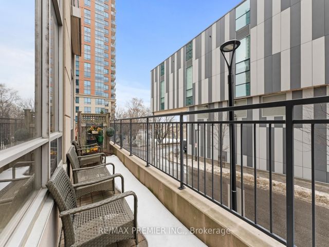 129 - 5233 Dundas St