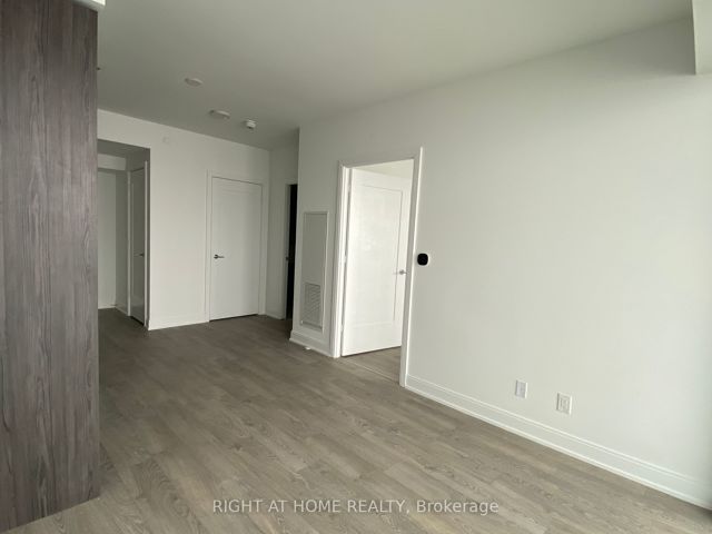 1901 - 70 Annie Craig Dr