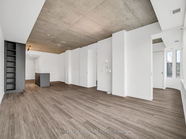 214 - 689 The Queensway