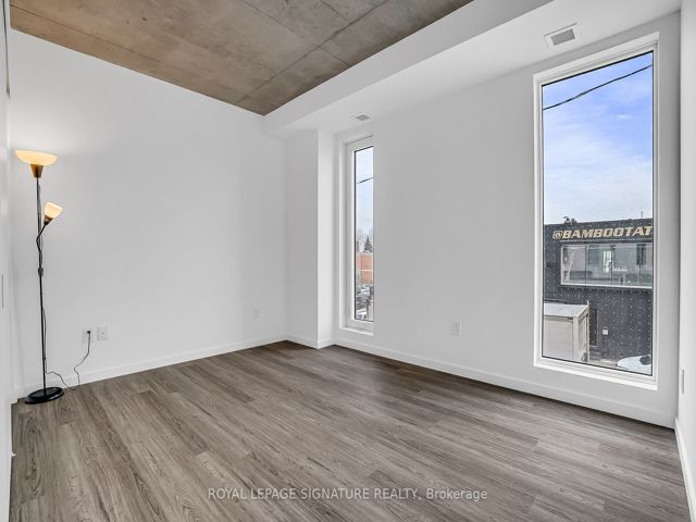 214 - 689 The Queensway