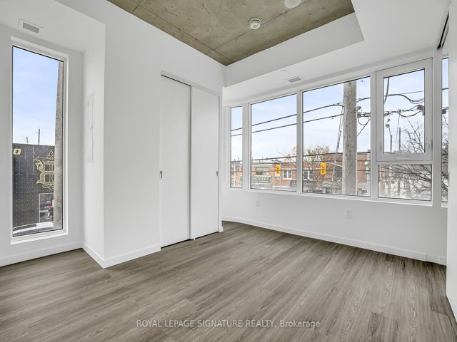 214 - 689 The Queensway