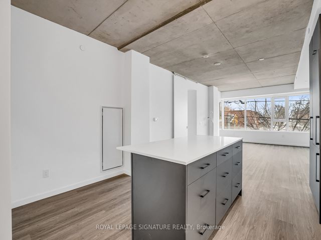 214 - 689 The Queensway
