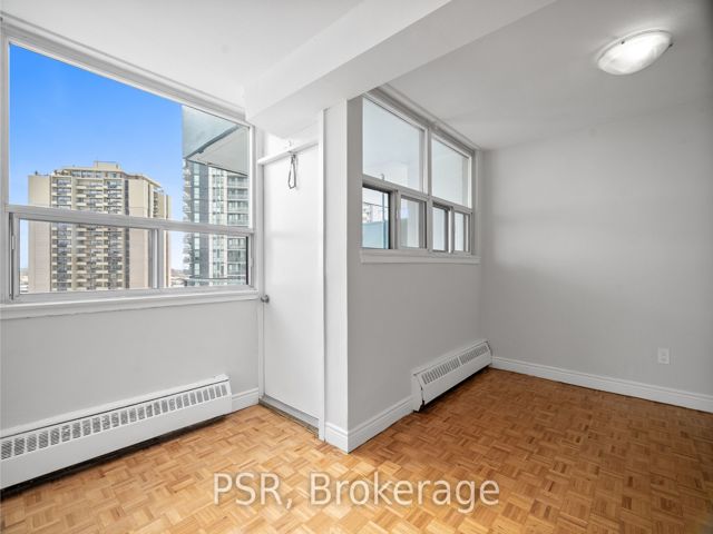 1211 - 1442 Lawrence Ave W