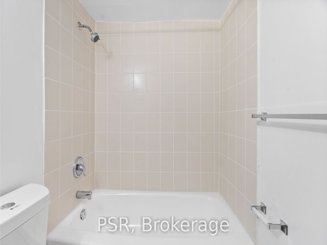 1211 - 1442 Lawrence Ave W