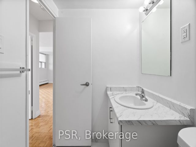 1211 - 1442 Lawrence Ave W
