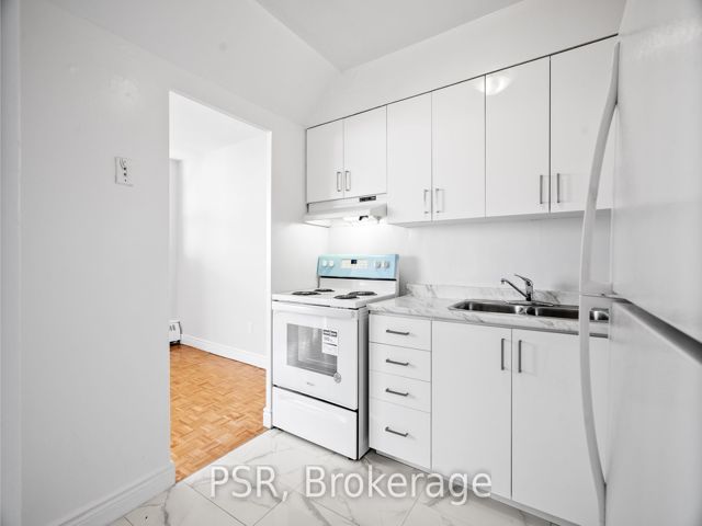 1211 - 1442 Lawrence Ave W