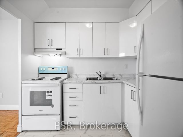 1211 - 1442 Lawrence Ave W