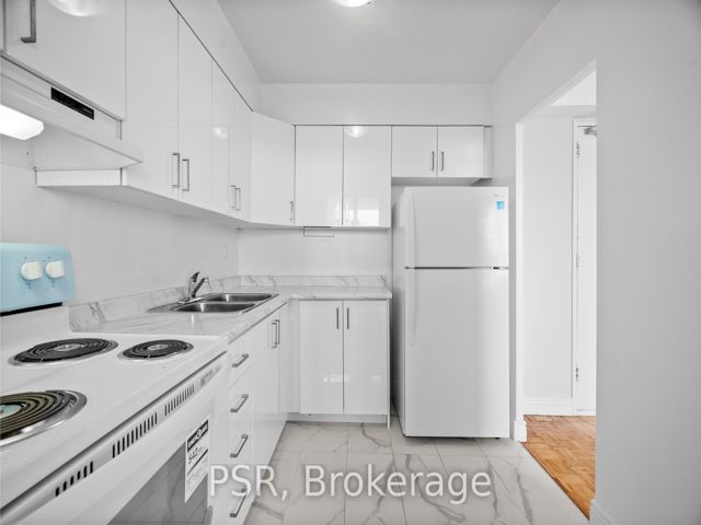 1211 - 1442 Lawrence Ave W