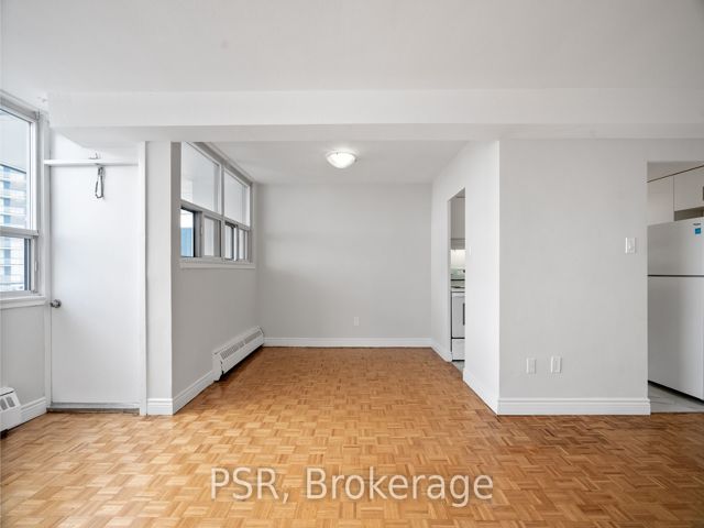 1211 - 1442 Lawrence Ave W