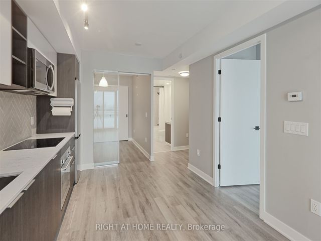 421 - 36 Zorra St