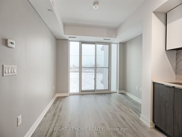 421 - 36 Zorra St