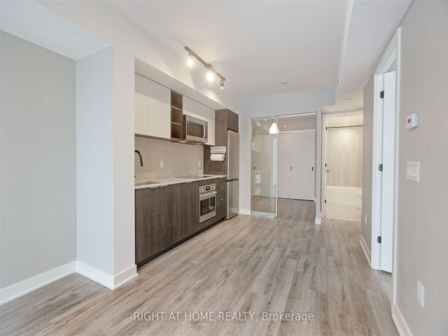 421 - 36 Zorra St