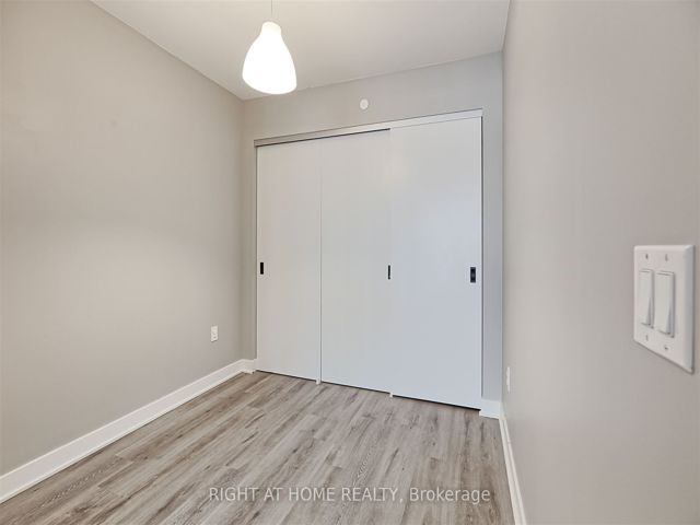 421 - 36 Zorra St