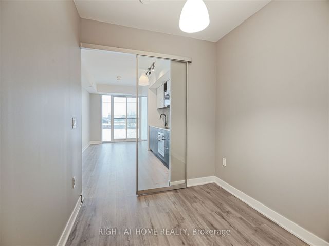 421 - 36 Zorra St