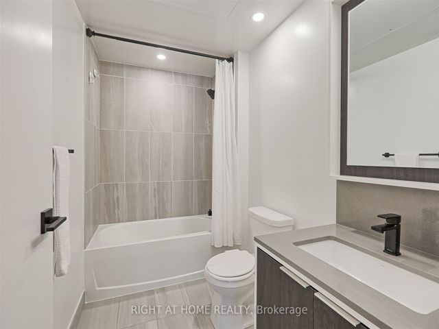 421 - 36 Zorra St