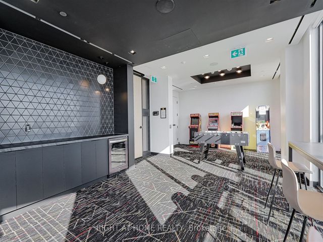421 - 36 Zorra St