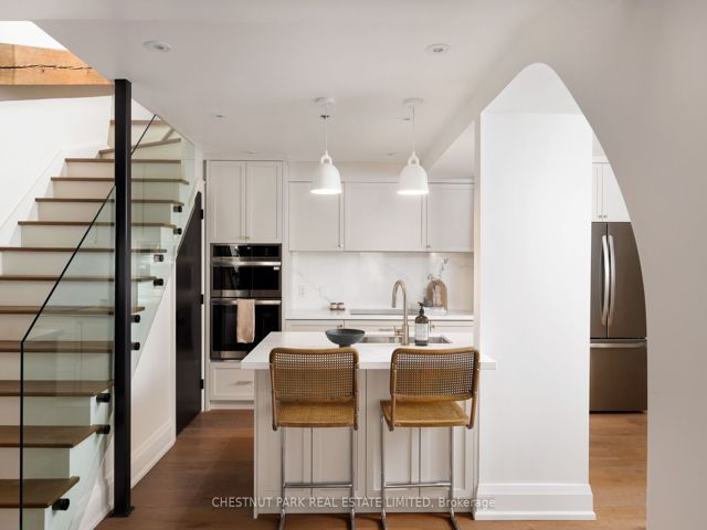 309 - 384 Sunnyside Ave