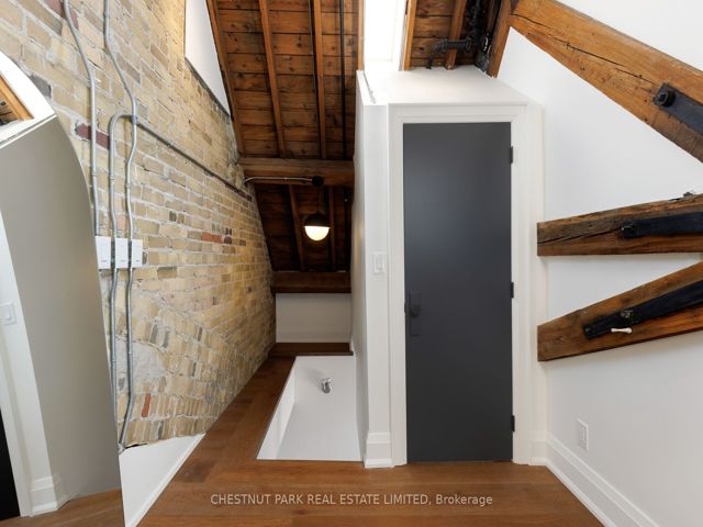 309 - 384 Sunnyside Ave