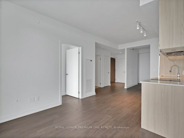 2701 - 1926 Lake Shore Blvd W