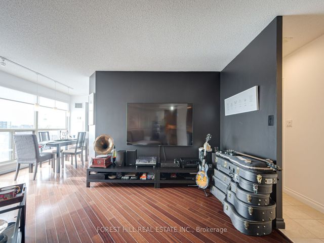 707 - 2267 Lakeshore Blvd W
