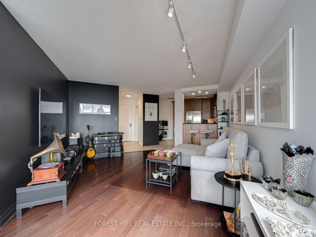 707 - 2267 Lakeshore Blvd W