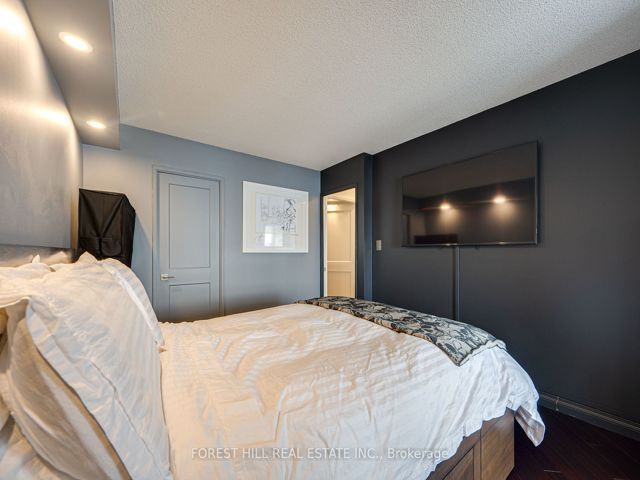 707 - 2267 Lakeshore Blvd W