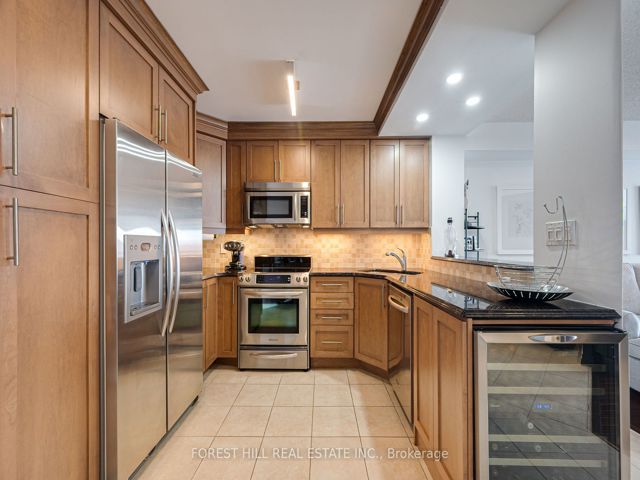 707 - 2267 Lakeshore Blvd W