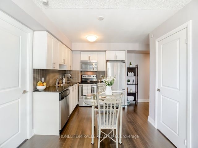 1324 - 2 Eva Rd