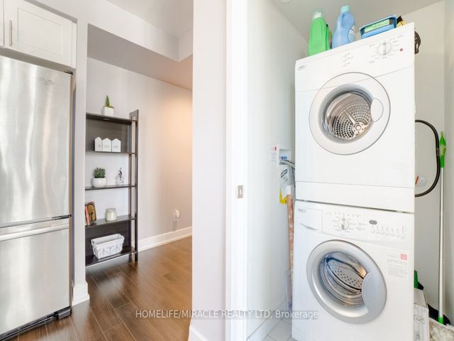 1324 - 2 Eva Rd