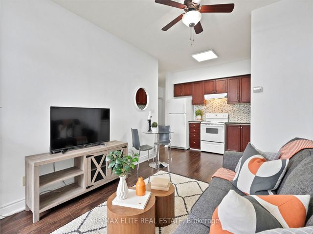 101 - 2464 Weston Rd