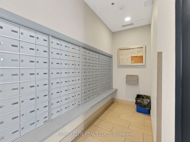 101 - 2464 Weston Rd