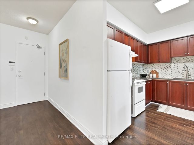 101 - 2464 Weston Rd