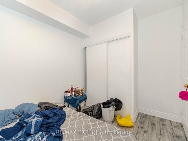 1036 - 3037 Finch Ave W