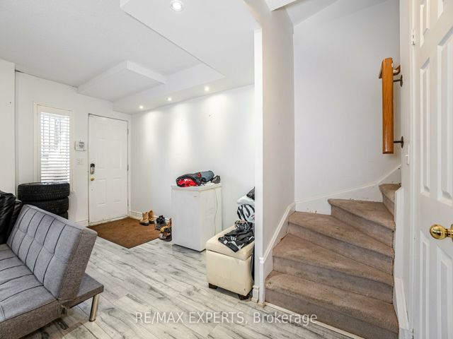 1036 - 3037 Finch Ave W