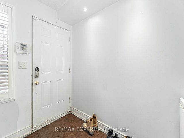 1036 - 3037 Finch Ave W