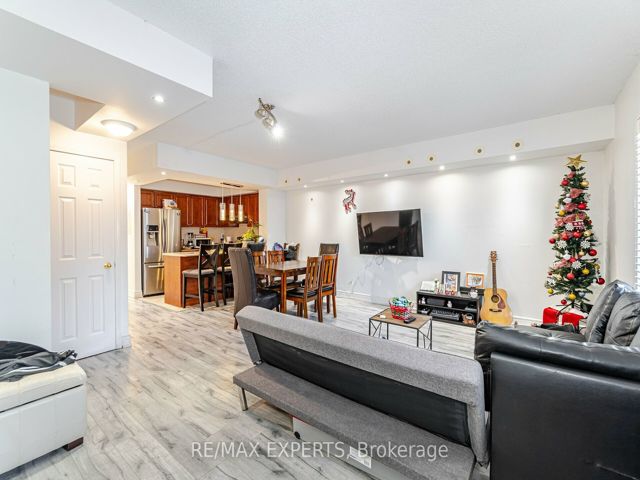 1036 - 3037 Finch Ave W