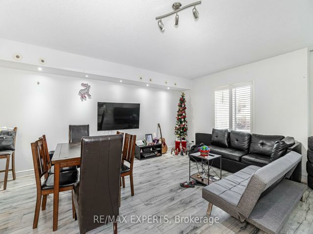 1036 - 3037 Finch Ave W