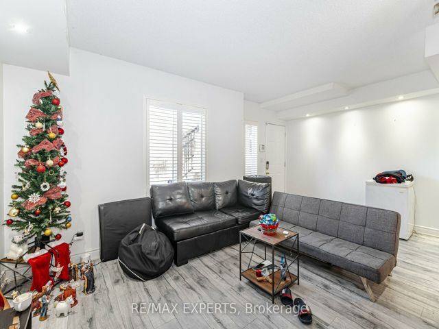 1036 - 3037 Finch Ave W