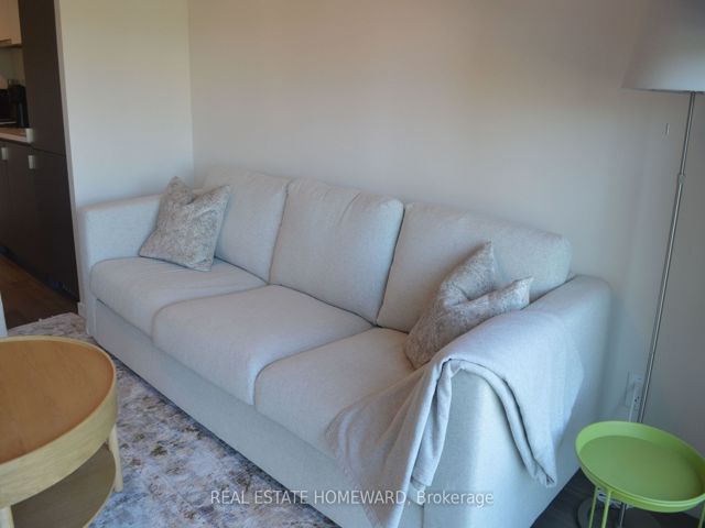 307 - 7 Smith Cres